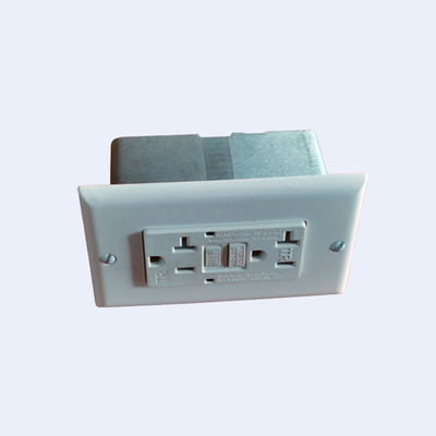 Китай функция контроля трамбовки дуплекса штепсельных розеток AC GFCI 15A 125V устойчивая поставщик